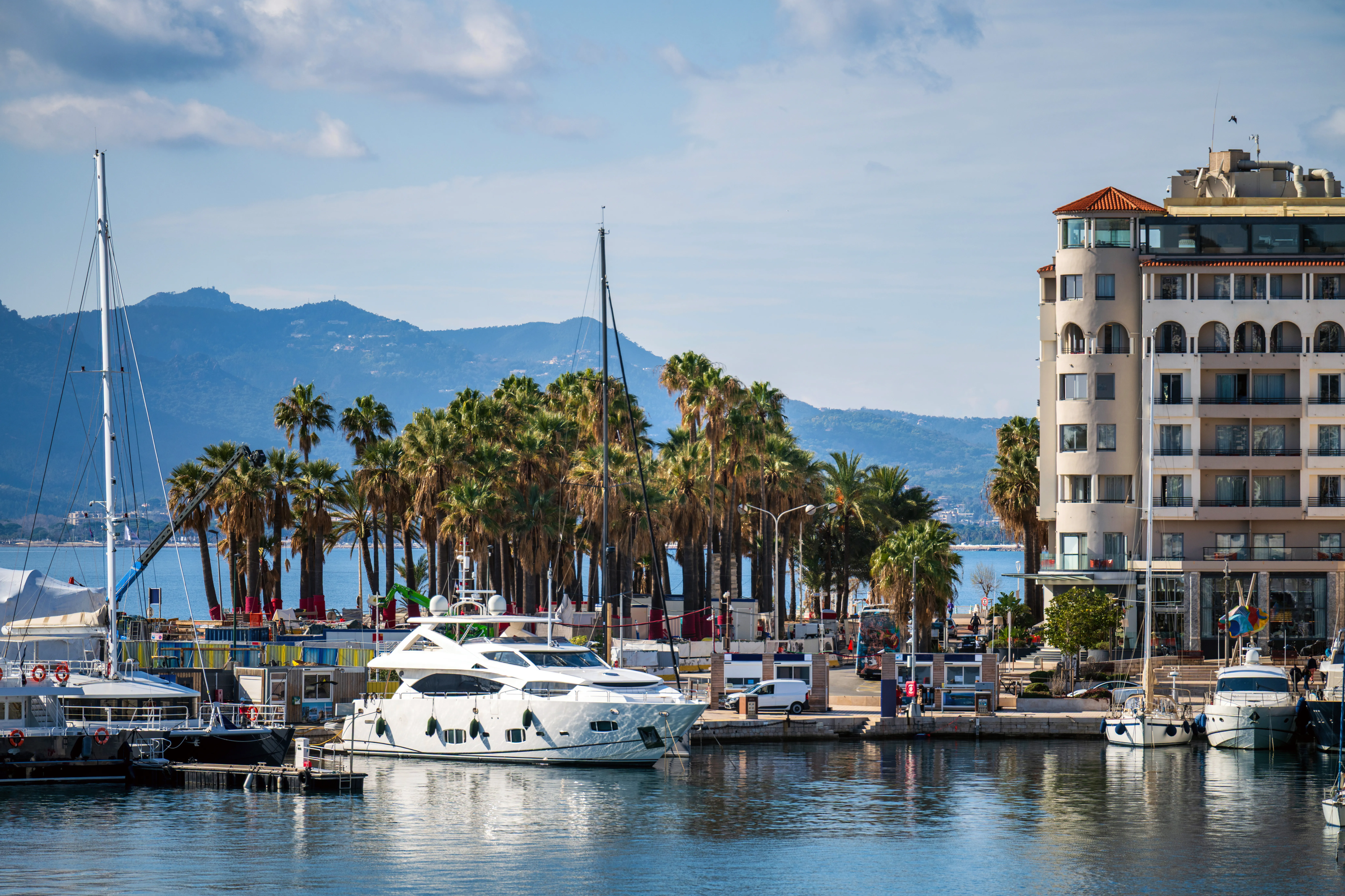 Le Vieux-Port de Cannes et ses bateaux